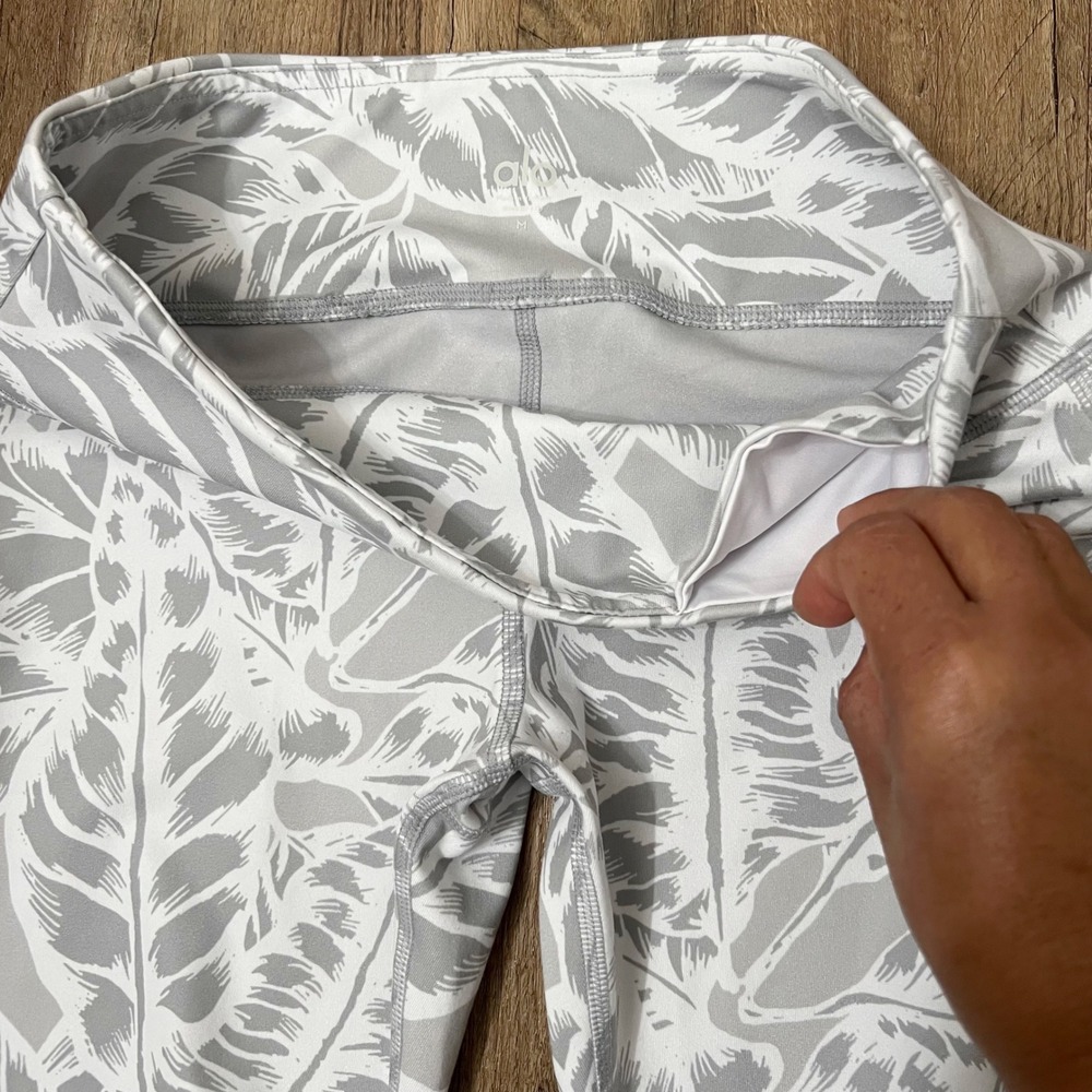 Alo Yoga Goddess Ribbed Leggings White Leaf Print Long Leggings Size M - Picture 11 of 12
